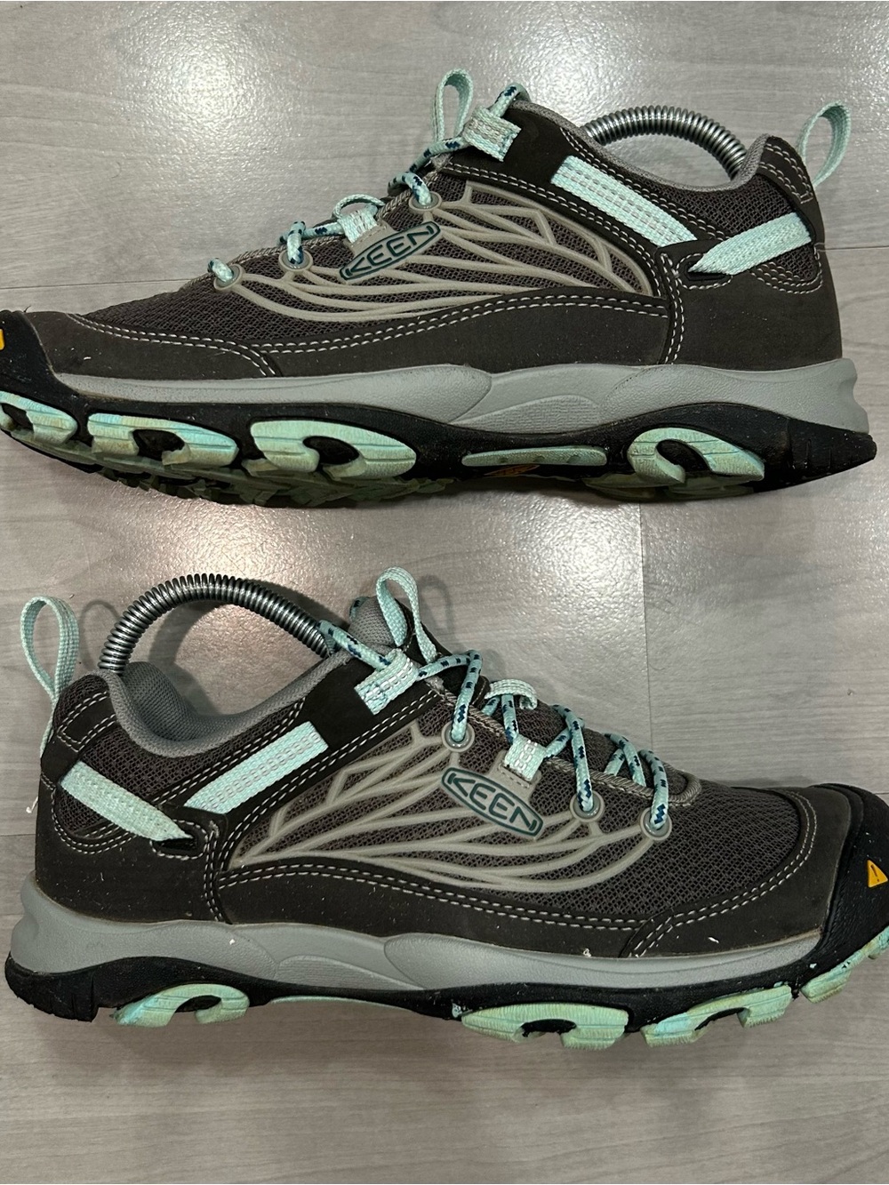 Keen Saltzman Women’s Hiking Shoes Sneakers Size 9 Raven/Eggshell Blue 1014517